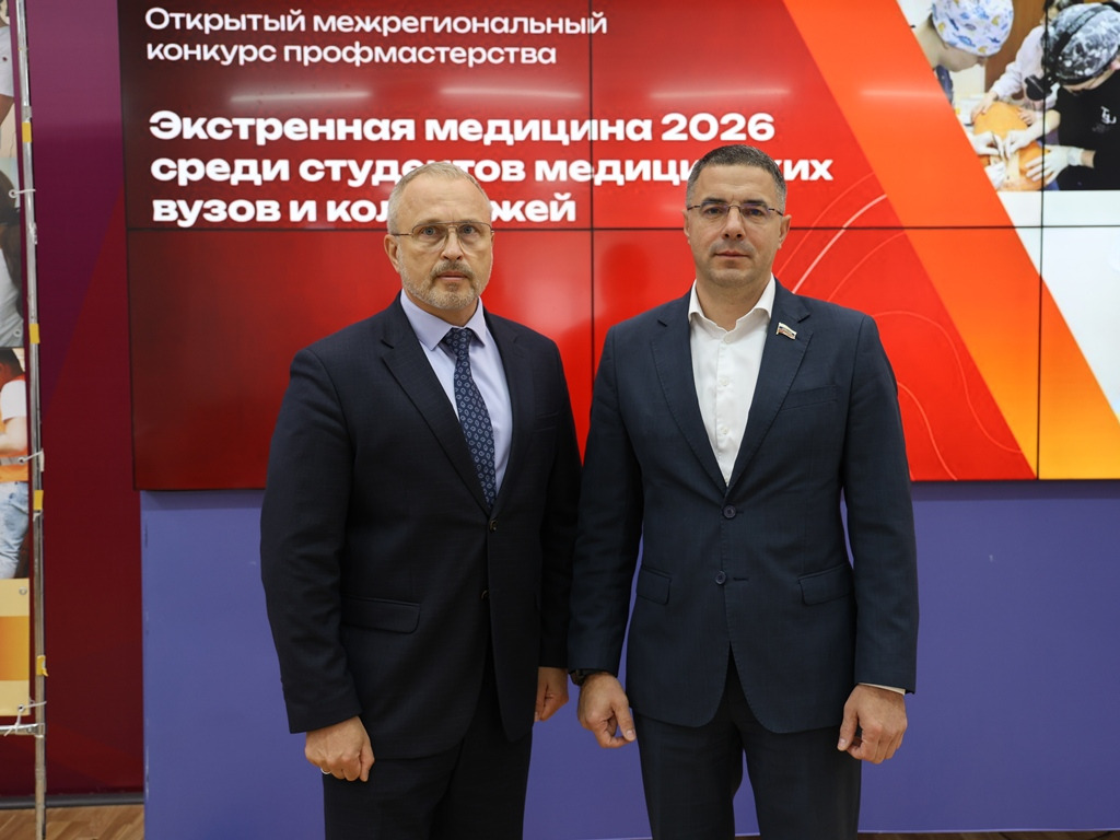 Алексей Эрк приветствовал участников конкурса профмастерства среди студентов-медиков.
