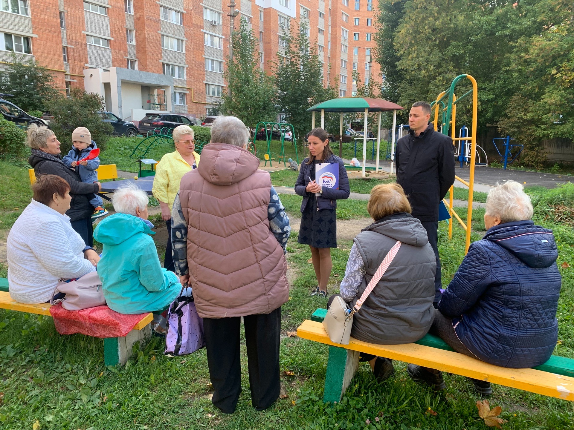 Депутаты встретились с жителями Советского округа.