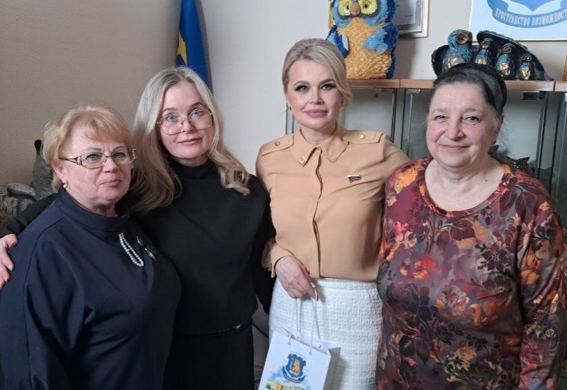 Елена Чекан обсудила вопросы экологического образования учащихся.