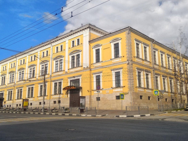 Здание бывшего Дворянского собрания.
