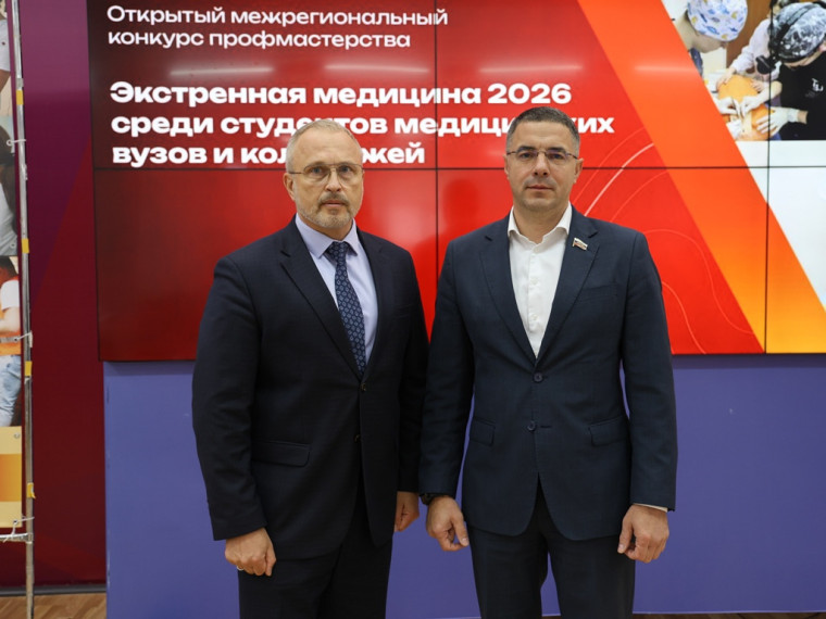 Алексей Эрк приветствовал участников конкурса профмастерства среди студентов-медиков.