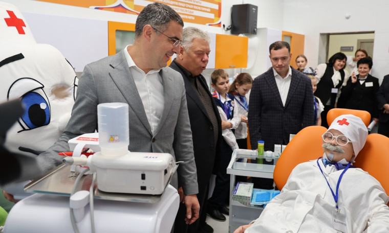 В центре образования № 26 открыли школьный стоматологический кабинет.