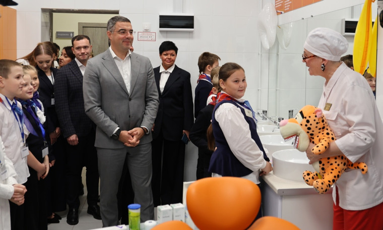 В центре образования № 26 открыли школьный стоматологический кабинет.