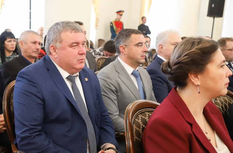 Дмитрий Миляев вручил награды тулякам.