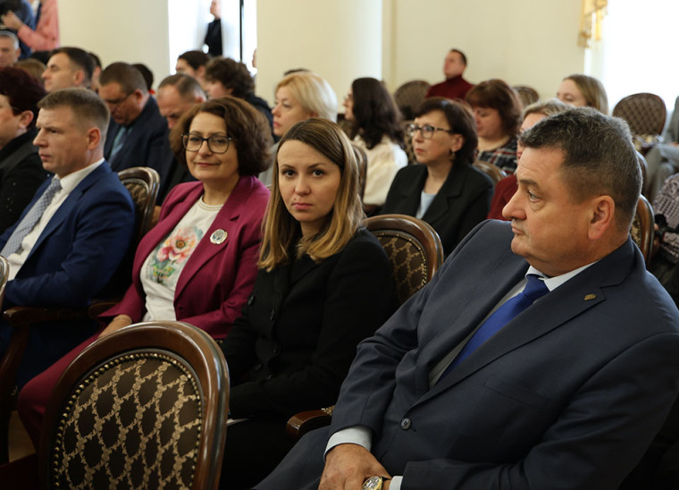 Дмитрий Миляев вручил награды тулякам.