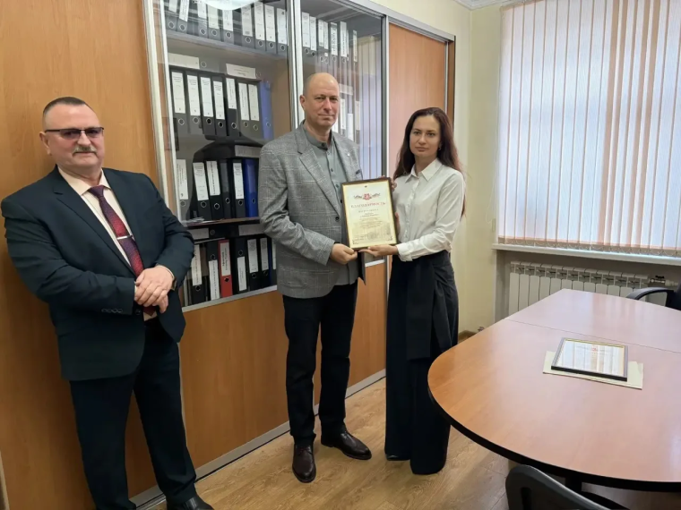 Депутаты Тульской городской Думы вручили Благодарности руководителям охранных организаций.