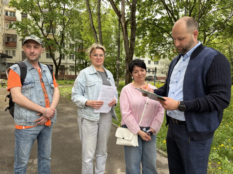 Алексей Эрк принял участие в приемке работ по проекту «Наш город».