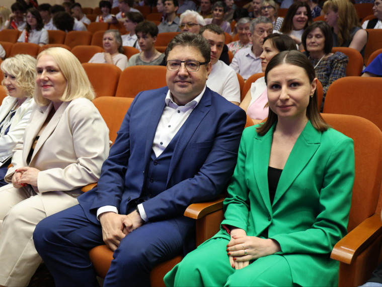 Анастасия Дементьева поздравила выпускников лицея № 2 с праздником Последнего звонка.