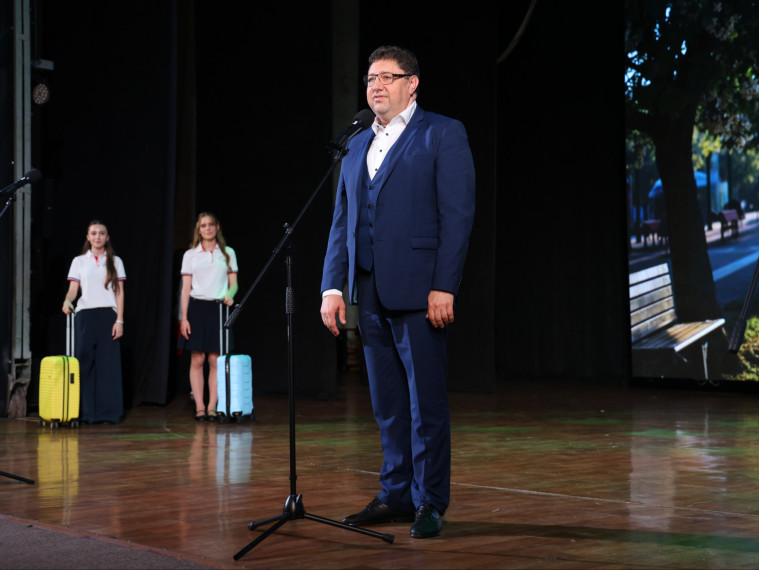 Анастасия Дементьева поздравила выпускников лицея № 2 с праздником Последнего звонка.