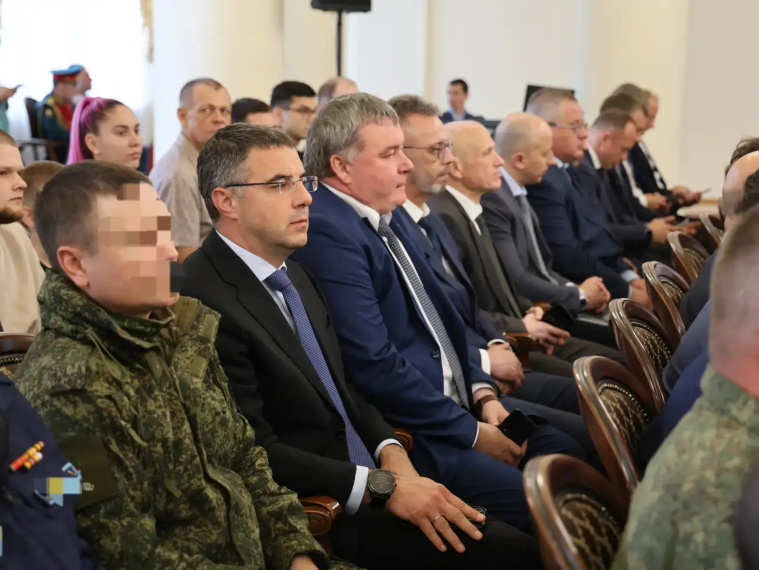 Губернатор вручил награды тулякам.