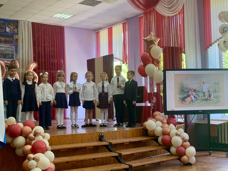 Анастасия Дементьева поздравила выпускников с праздником Последнего звонка.
