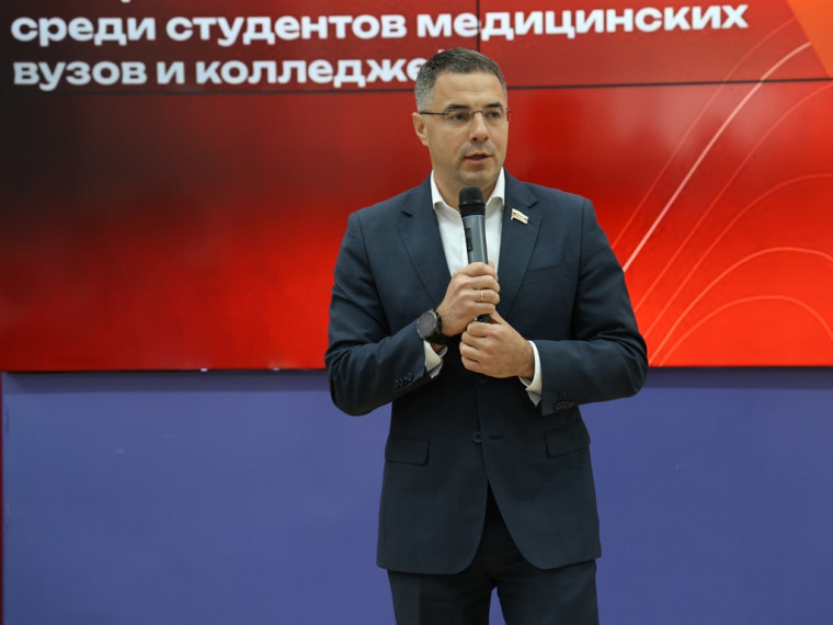 Алексей Эрк приветствовал участников конкурса профмастерства среди студентов-медиков.