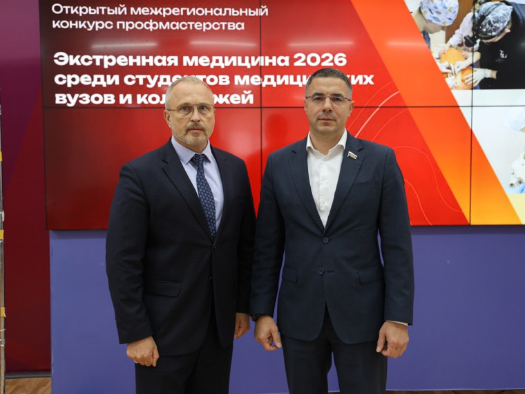 Алексей Эрк приветствовал участников конкурса профмастерства среди студентов-медиков.