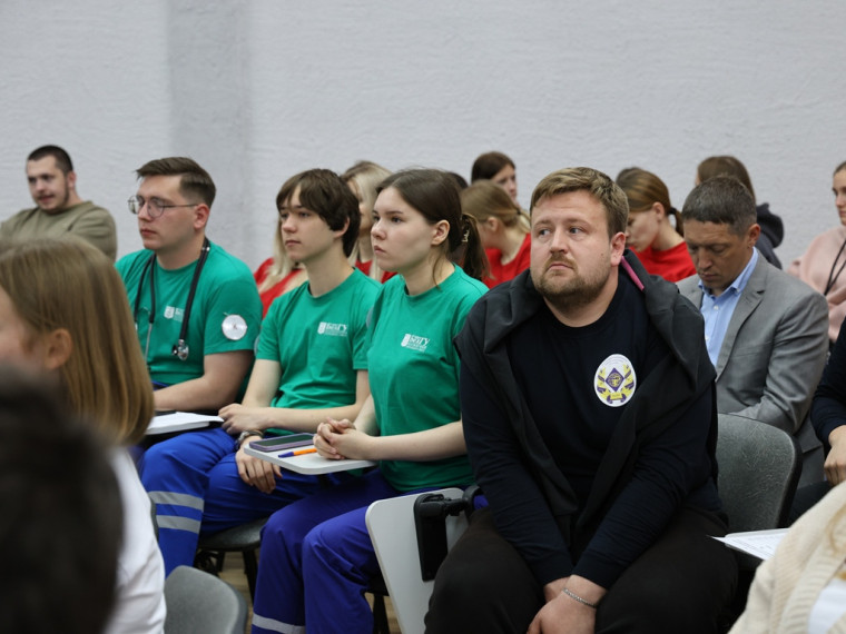 Алексей Эрк приветствовал участников конкурса профмастерства среди студентов-медиков.