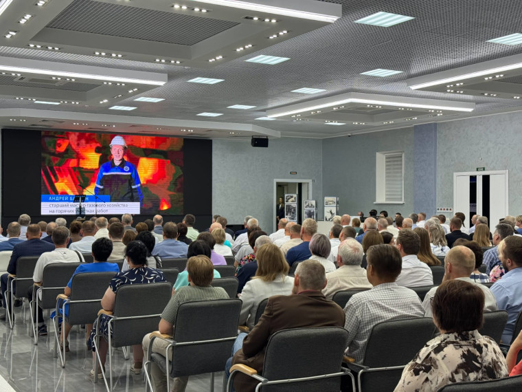 Евгений Смолянинов поздравил сотрудников АО «Тулачермет».