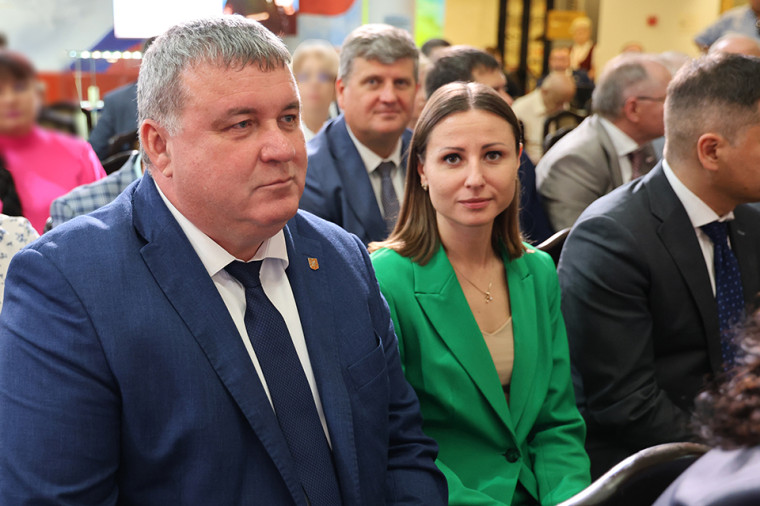 Анастасия Дементьева поздравила коллектив НПО «Сплав» с 80-летием предприятия.